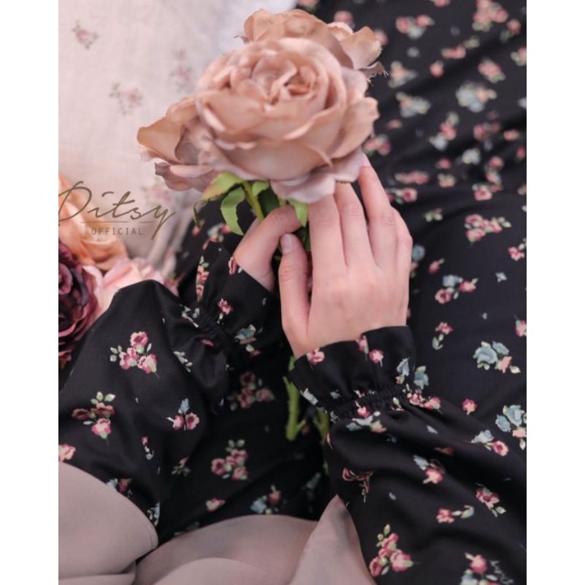 Ditsy Agustus 2022 Cirilla Black Nightgown XL