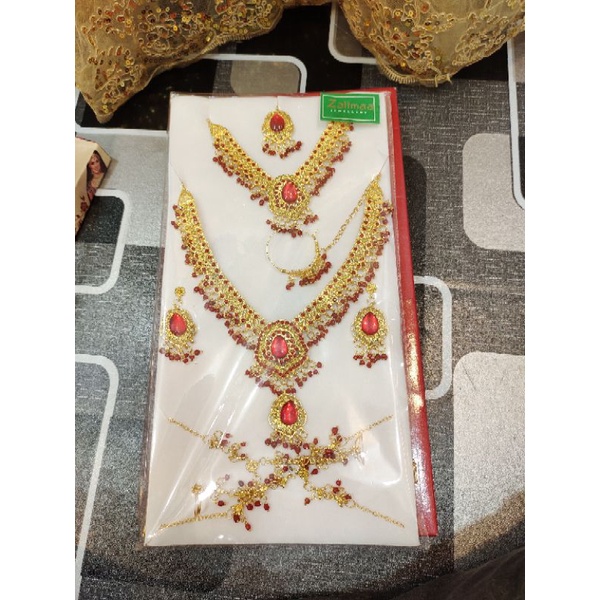 kalung set ala India.