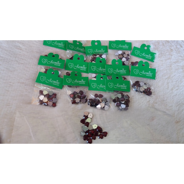 Manik Manik / Mata Jahit Motif Love Warna Merah Hati ( 1Bungkus)