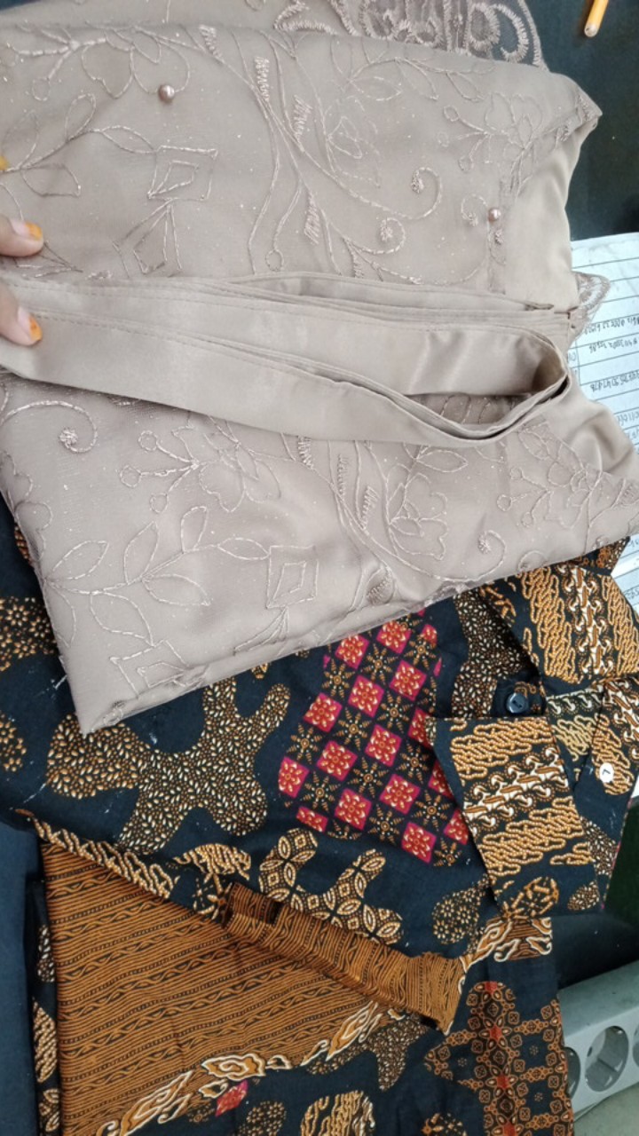 Batik Couple Kebaya Tunangan • Set Kebaya Lamaran • Couple Kemeja Batik Pria