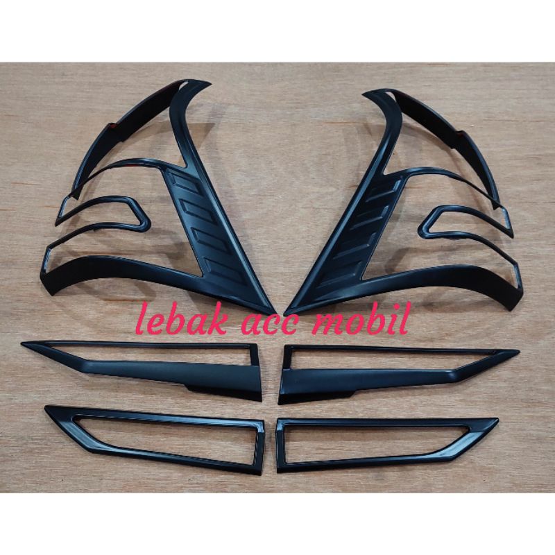 garnis / list lampu belakang mobil Toyota avanza veloz 2019 hitam