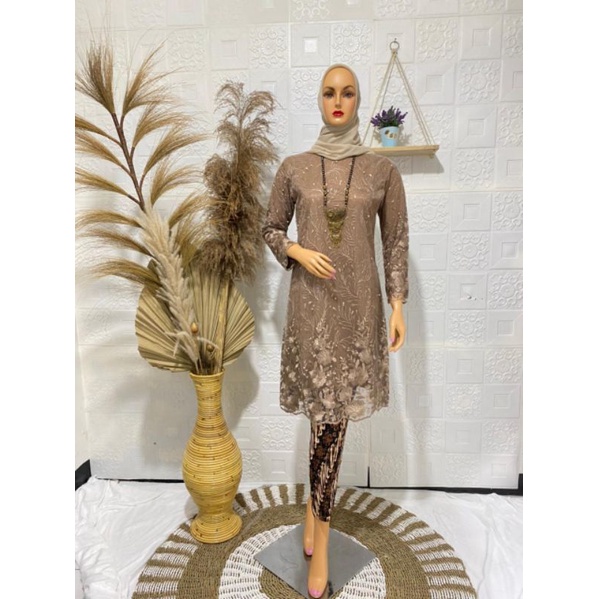 SETELAN KEBAYA BROKAT TILLE ~ KEBAYA TUNIK TILLE WISUDA ~ KEBAYA TILLE PESTA