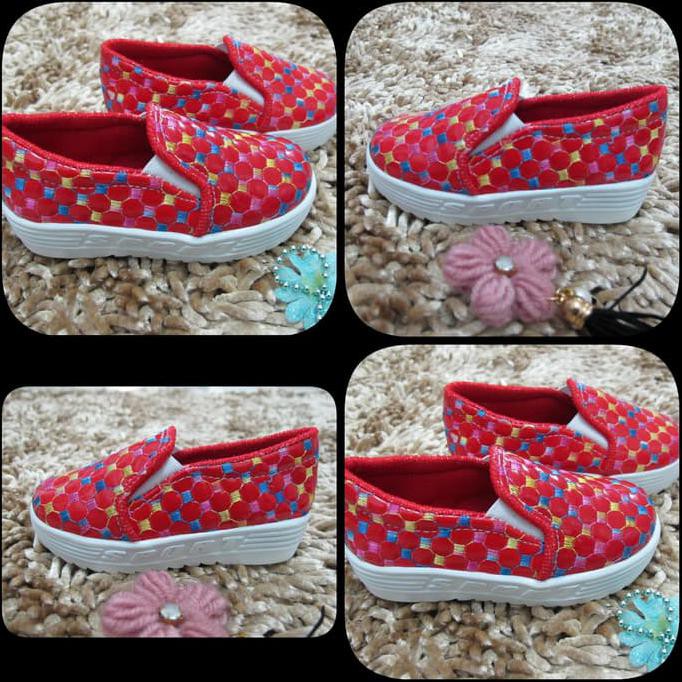 Sepatu Slop On Anak Perempuan