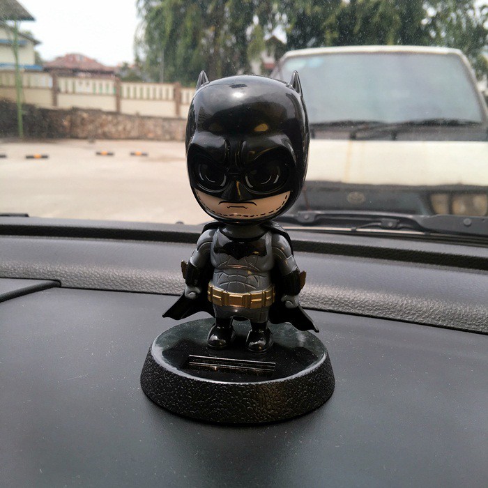 Pajangan Figure Miniatur Mobil Solar Power Batman Goyang Kepala Shacking Head Toy 1