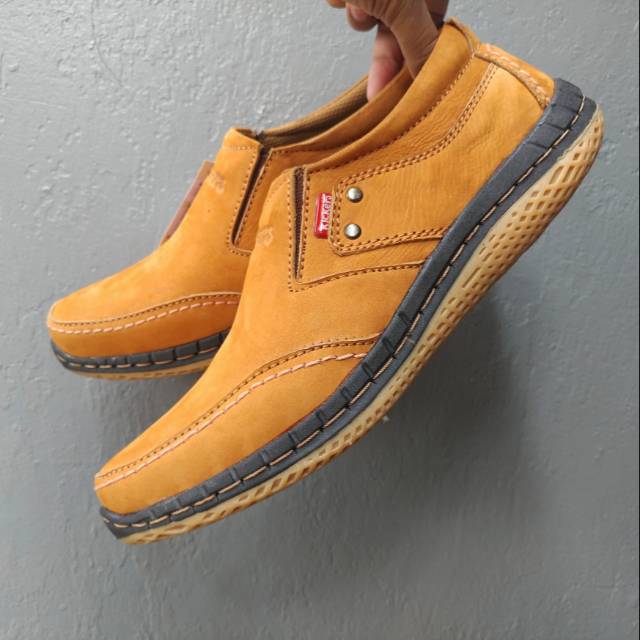 Kickers Sepatu  Casual Pria Bahan Kulit  Asli  Istimewa Kode 