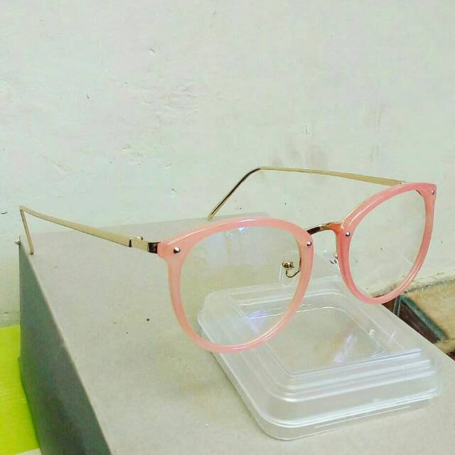 Kacamata gaya wanita terkini havana