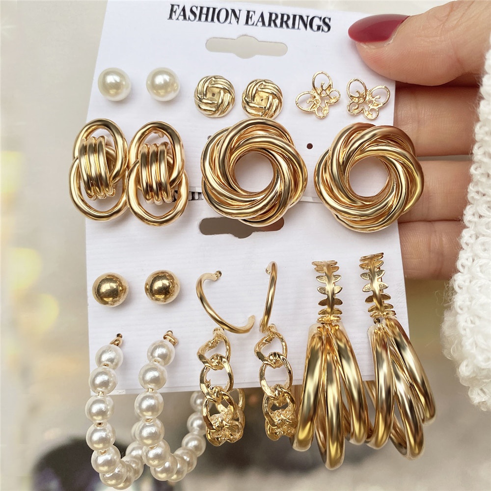 Set Anting Hoop Desain Kupu-Kupu Aksen Mutiara Bahan Logam Gaya Punk Vintage Untuk Wanita