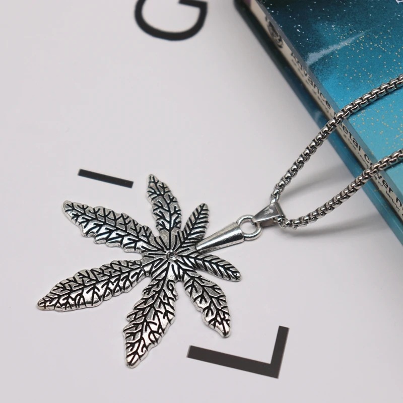 Kalung Daun maple Pria Titanium steel Anti Karat hip hop hiphop Street leaf pendant Cowok Serbaguna Pria Trendi