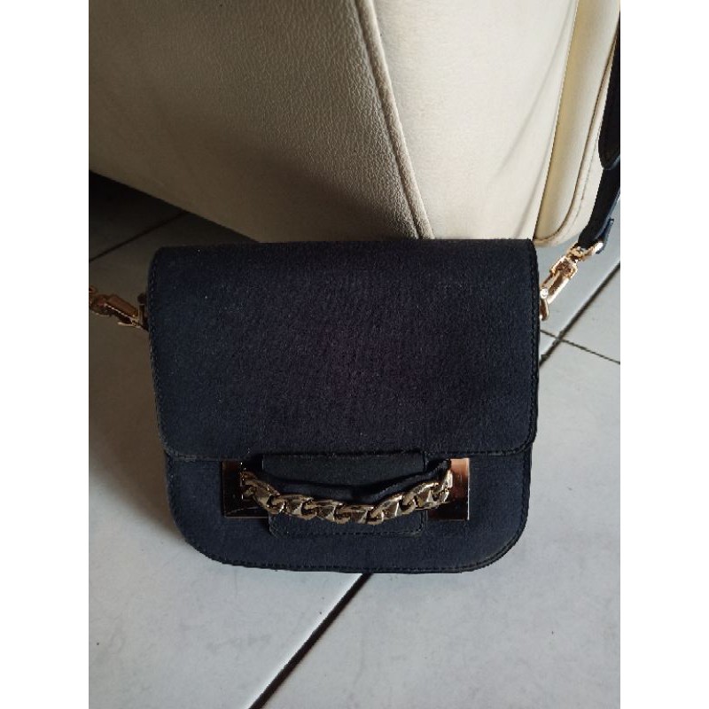 Tas preloved charles n keith hitam