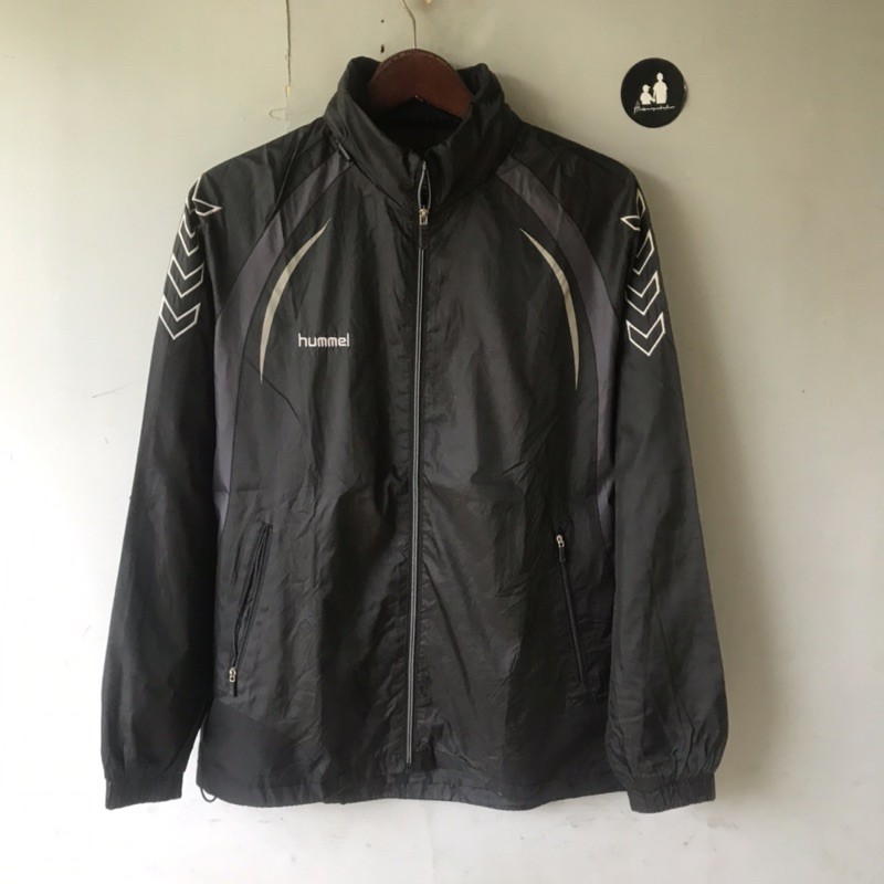 Jaket parasut hummel
