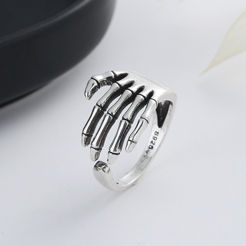 Cincin Desain Kerangka Tangan Warna Silver Gaya Punk Rock Vintage Untuk Wanita