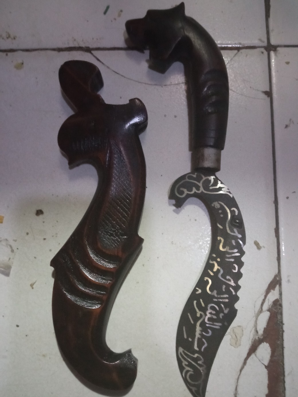 Hiasan Antikan Kujang Rajah Berdiri Barang Antik Rajahan