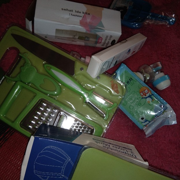 Parutan + Pisau + Talenan + Peeler + Gunting 5in1
