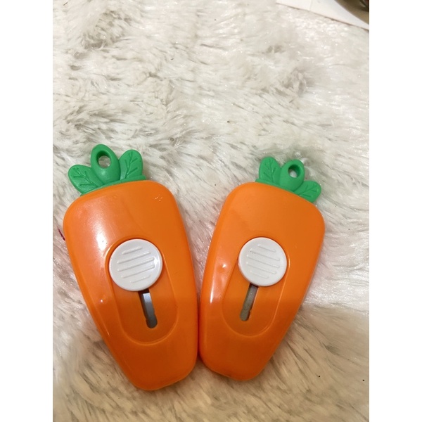 

Cutter Mini Wortel Untuk Buka Paket