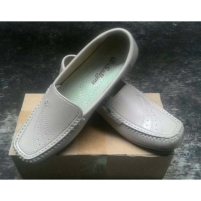 Sepatu Kulit Wanita Pantofel