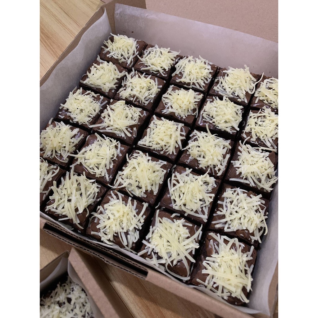 

Fudgy Brownies Sekat Topping Cheese Keju