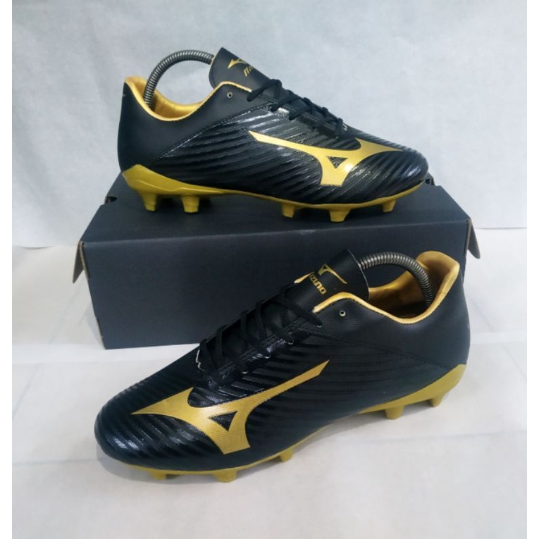 Sepatu Bola Mizuno Basara 103 Black Gold