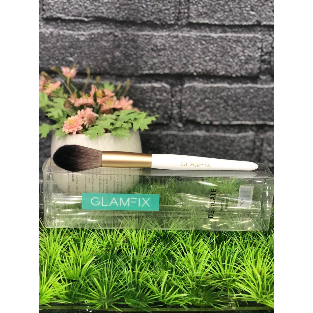 GLAMFIX  DELICATE BLUSH BRUSH 1PCS