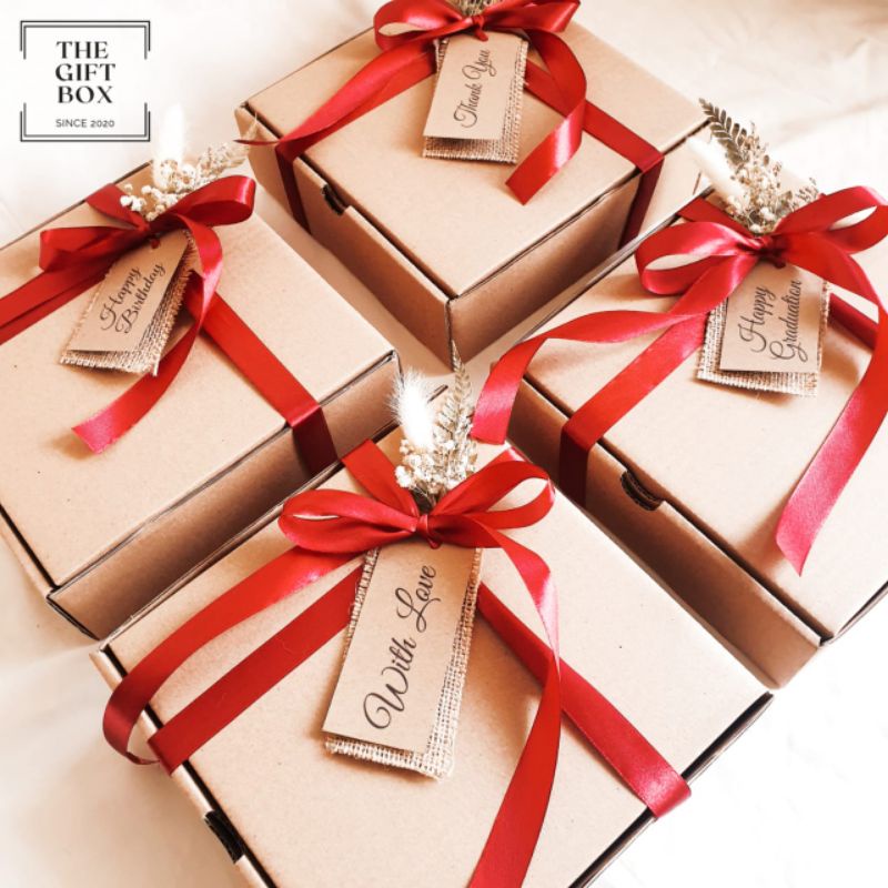 

NEW GIFT BOX SATIN WITH HANG TAG | SIZE S Dan M