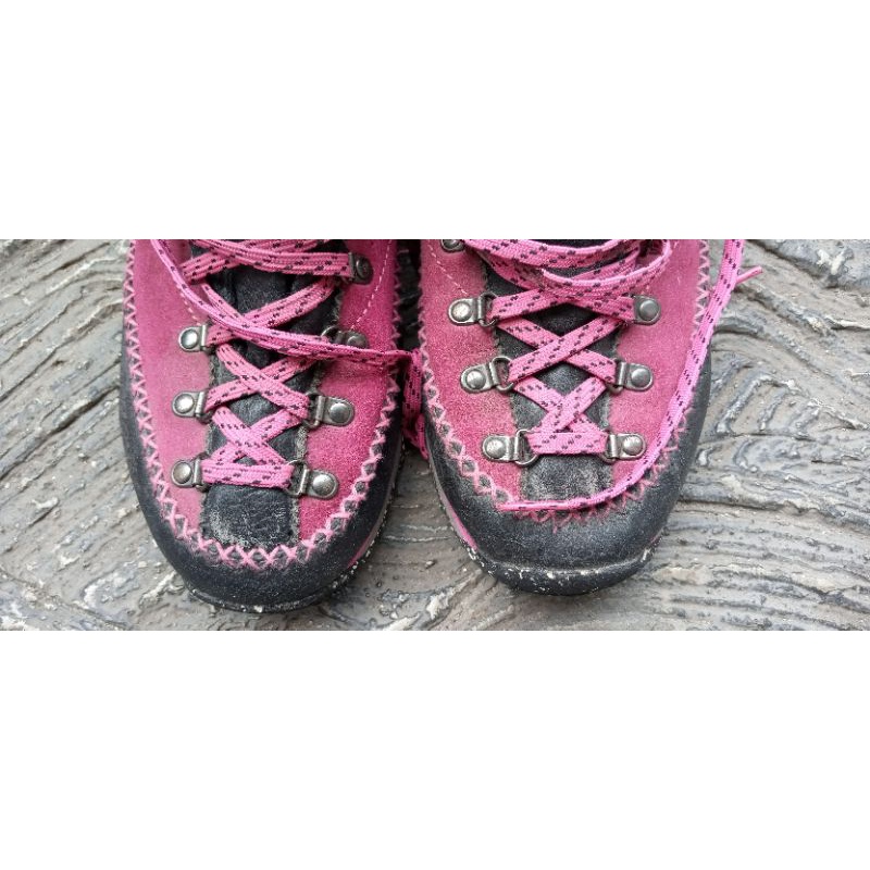 sepatu gunung outdoor treking