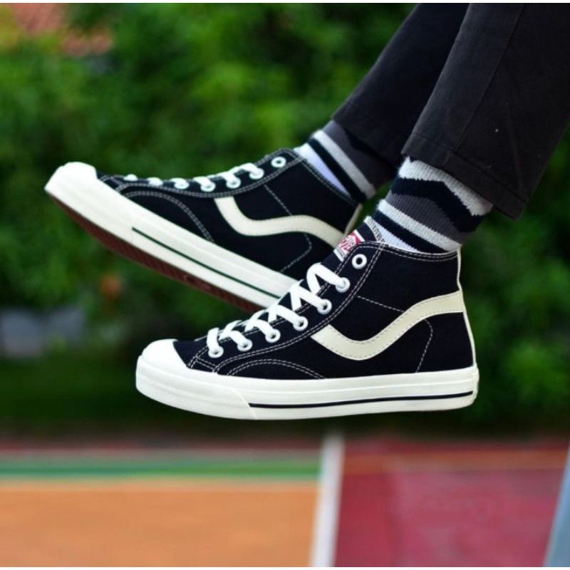 Sepatu Ventela Public High Black White &amp; Black Natural Original 100%