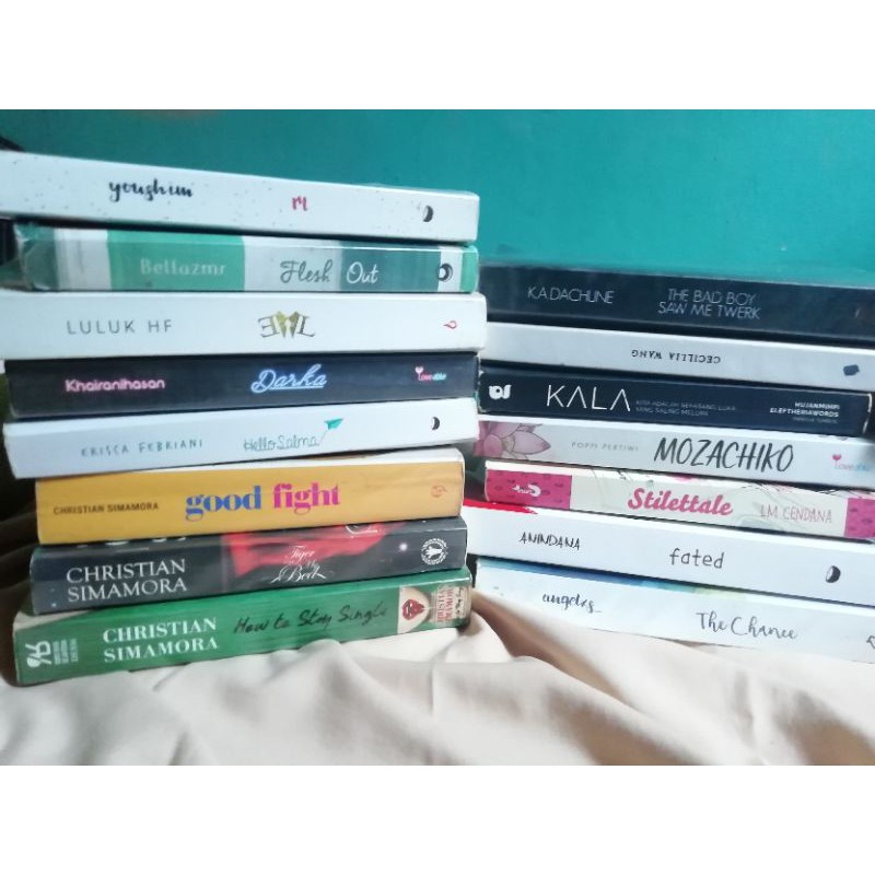 NOVEL PRELOVED bonus TTD dan POSTCARD / NOVEL WATTPAD BEKAS