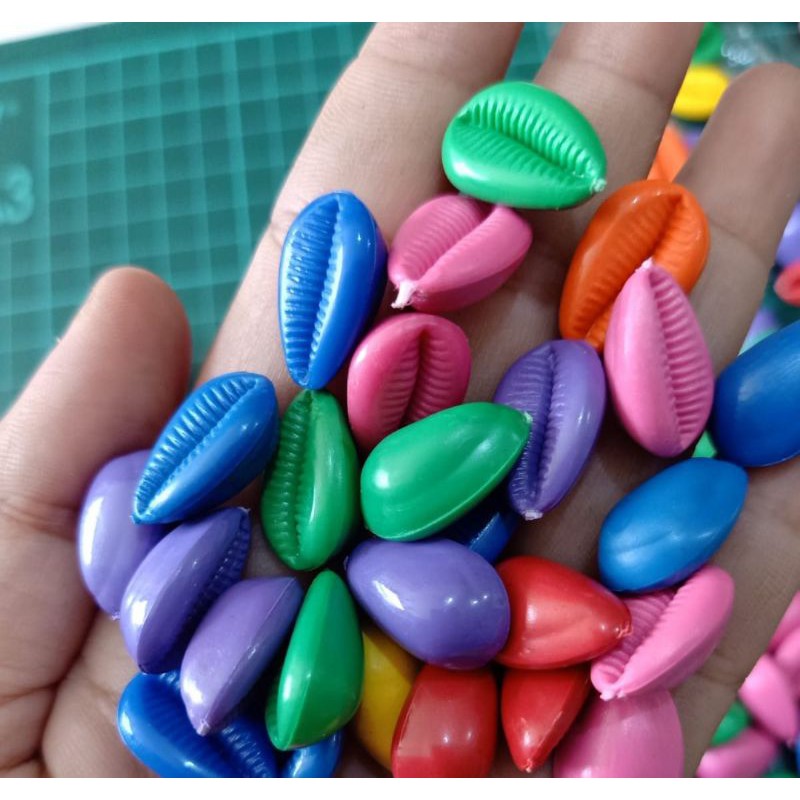 1 Kilo (-+1300 Pcs ) Kuwuk Plastik Warna Biji Congklak Biji Kerang Plastik