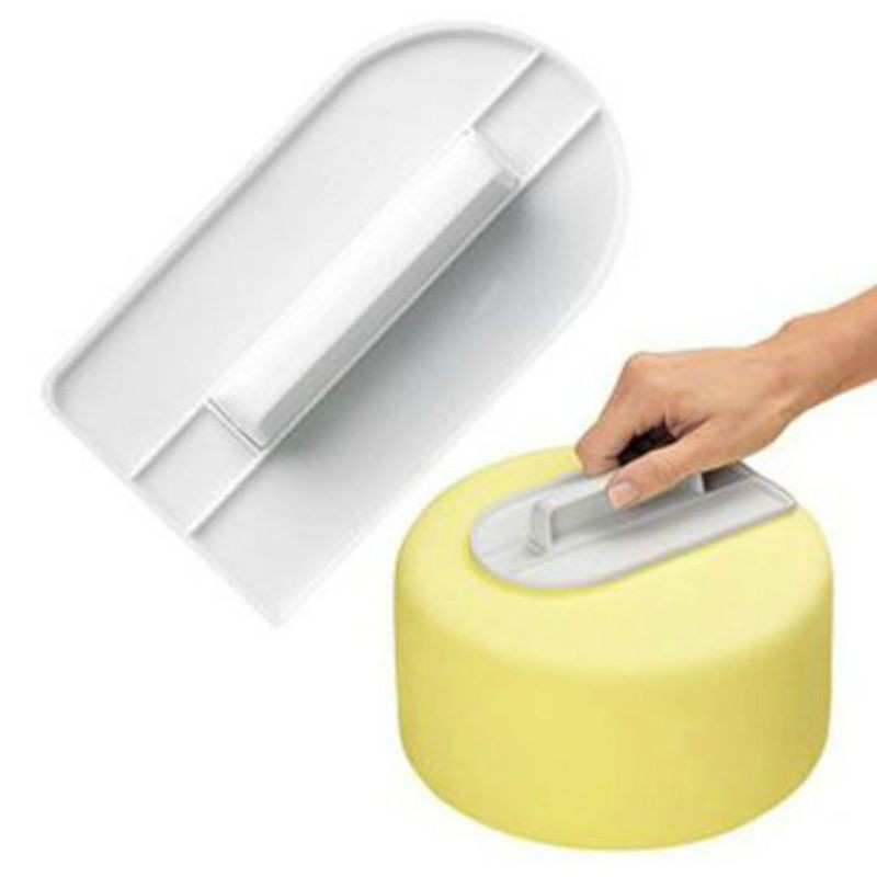 JMall Alat Penghalus Krim Kue Bahan Plastik Warna Putih / Scraper Penghalus Krim Kue Dengan Gagang