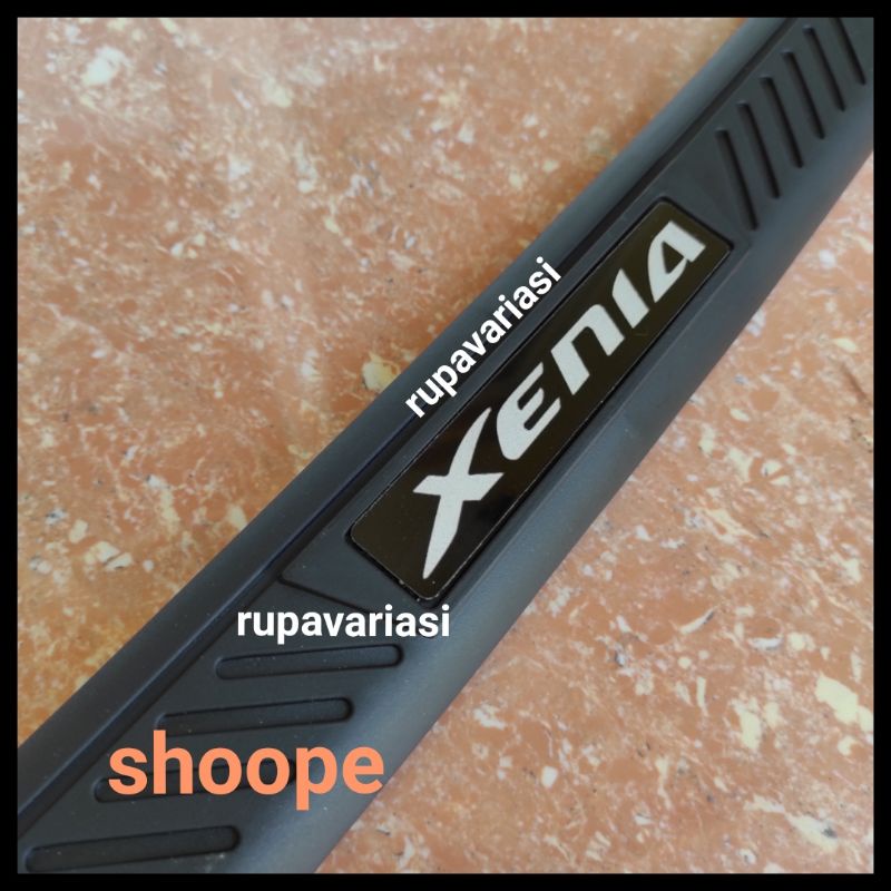 silplate sill plate pintu bagasi belakang daihatsu xenia 2004 sampai 2011 2005 2006 2007 2008 2009 2010 tempel hitam plastik