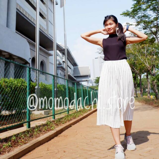 Celana Kulot Pendek Korea Lisa 7/8 Putih Garis Hitam