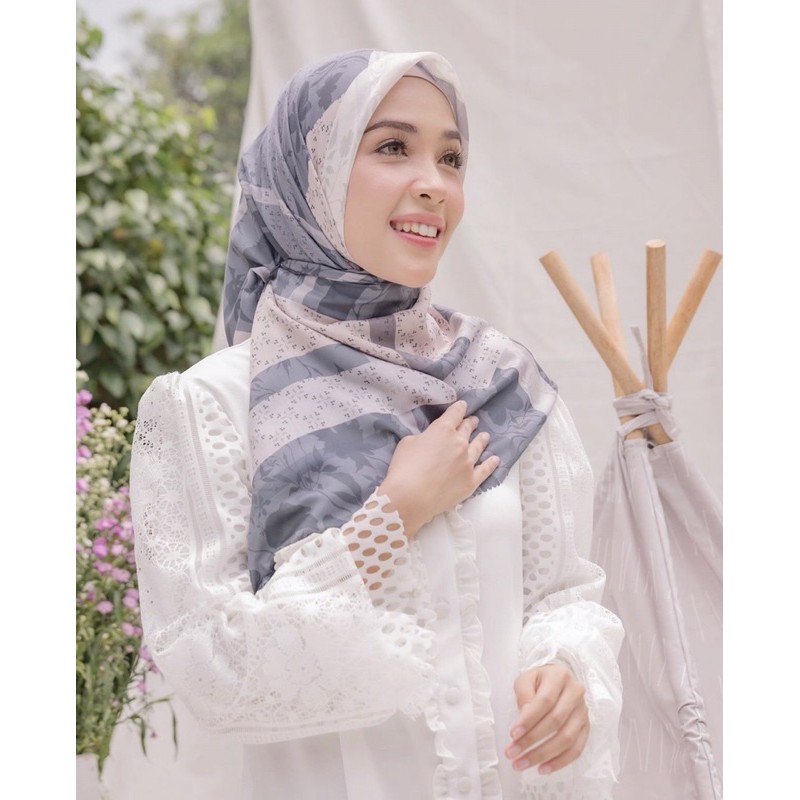 Preloved Rachel Scarf by Wearing Klamby Color Greige