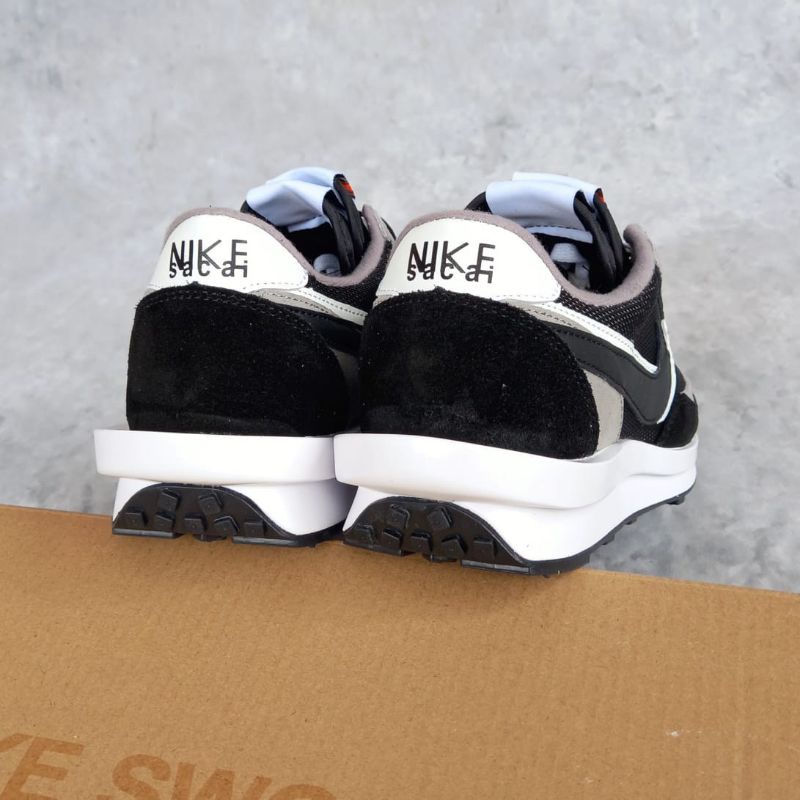 NIKE SACAI BLACK WHITE GREY