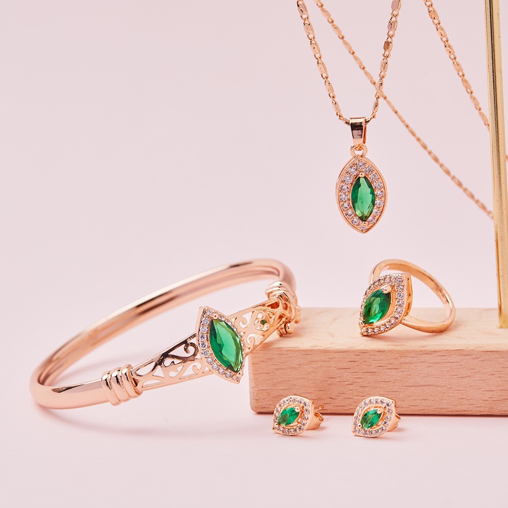 Y024 Set Perhiasan Kalung Dan Anting Aksen Berlian Imitasi Untuk Wanita Set Gelang Cincin Titanium