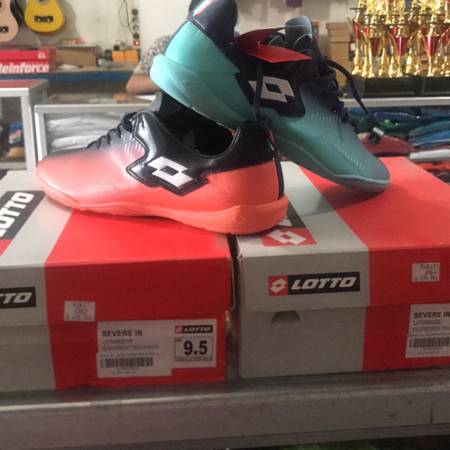 Sepatu futsal lotto severe in