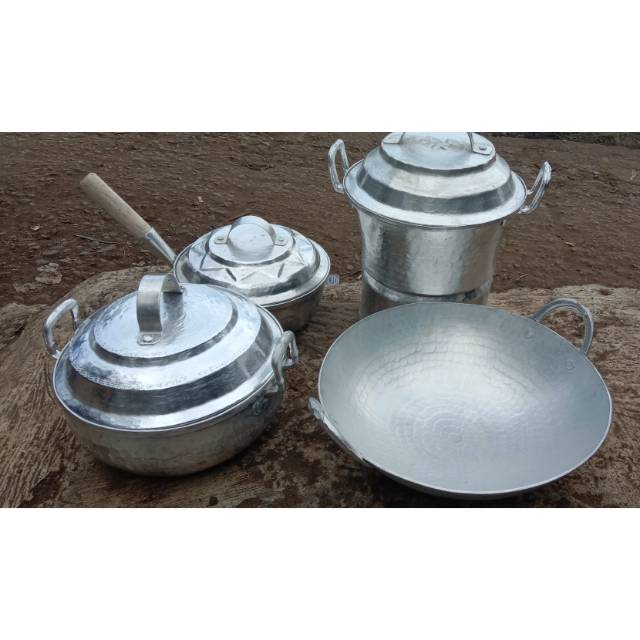 Perabot dapur khas garut 1 set -Panci, wajan, rebusan mie, kukusan.
