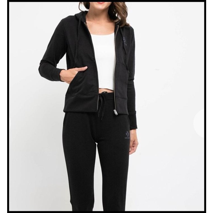 black zip up women's hoodie