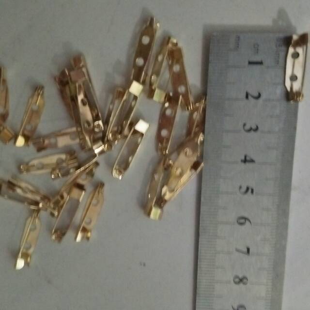 

Selusin peniti emas 2 cm