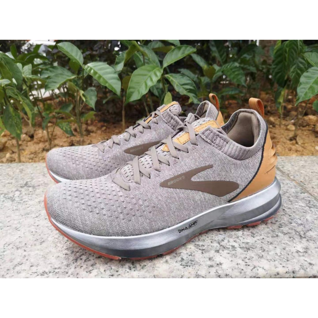 brooks sneakers levitate