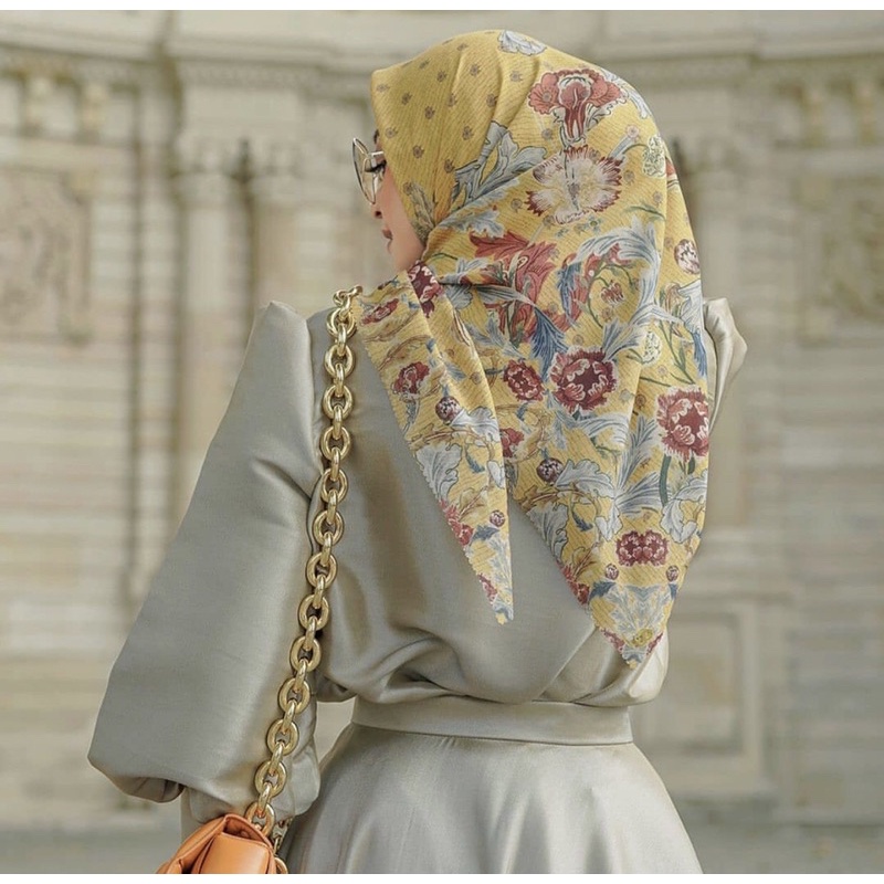 Buttonscarves royale series - yellow