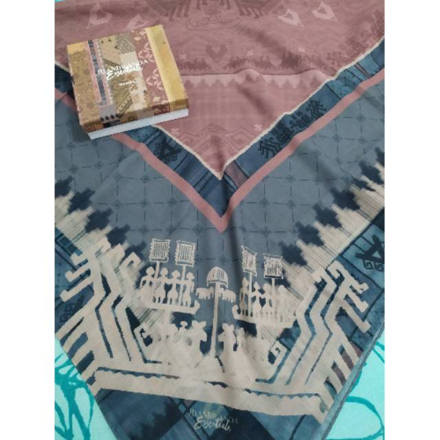 Ria Miranda Wastra Manjau series