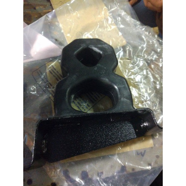 nissan terrano karet stopper