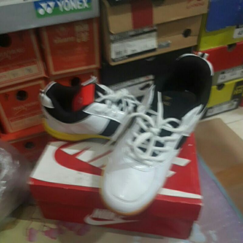 Sepatu Badminton LiNing