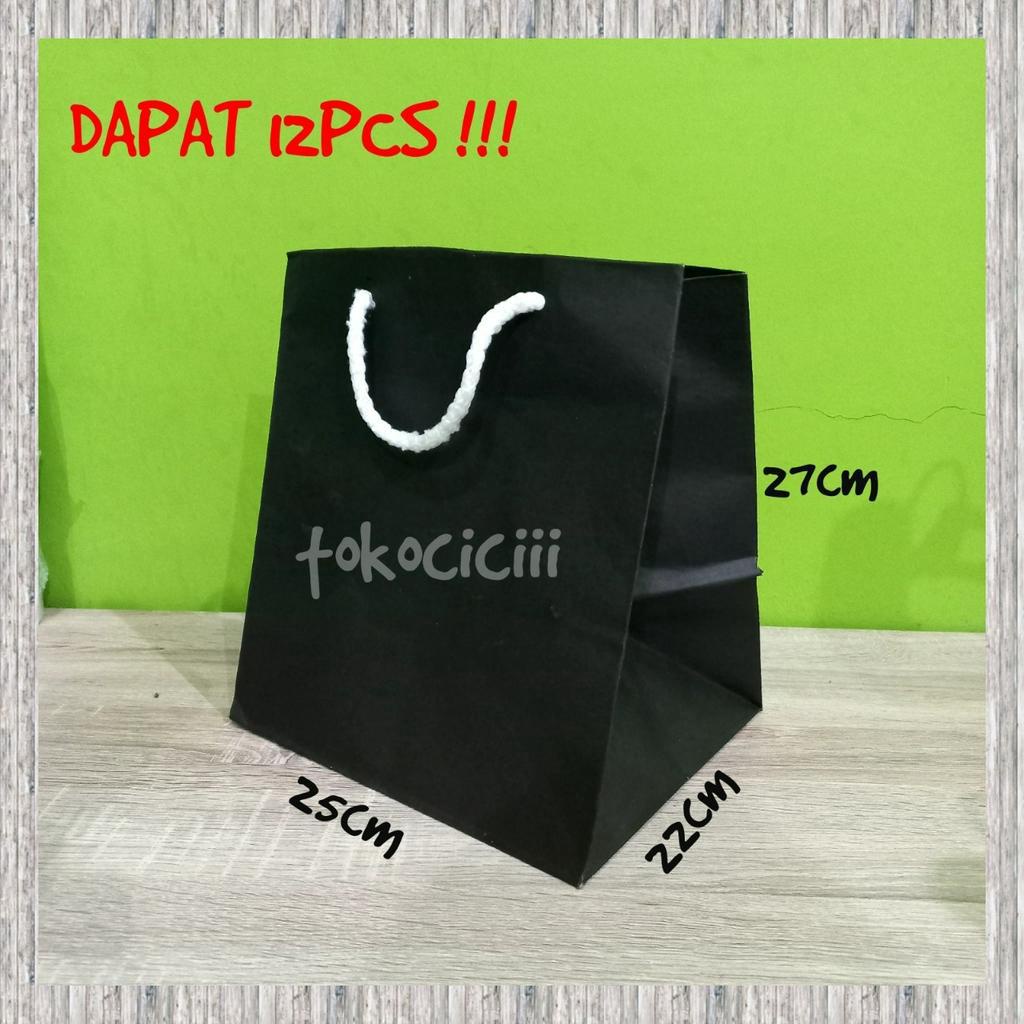 

Isi 12pc Paperbag 22x22 HITAM lusinan / tas kertas polos hitam 22x22 / tas kertas batik / paperbag dus nasi