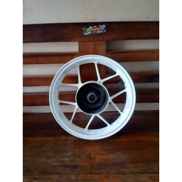 Velg velk vario 125 original repaint putih