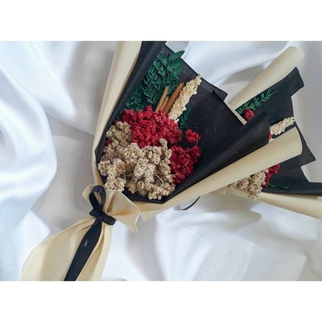 Buket bunga wisuda/dry flower/buket bunga hadiah/bouqet/bucket bunga