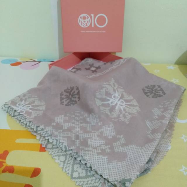 Mina Scarf Ria Miranda