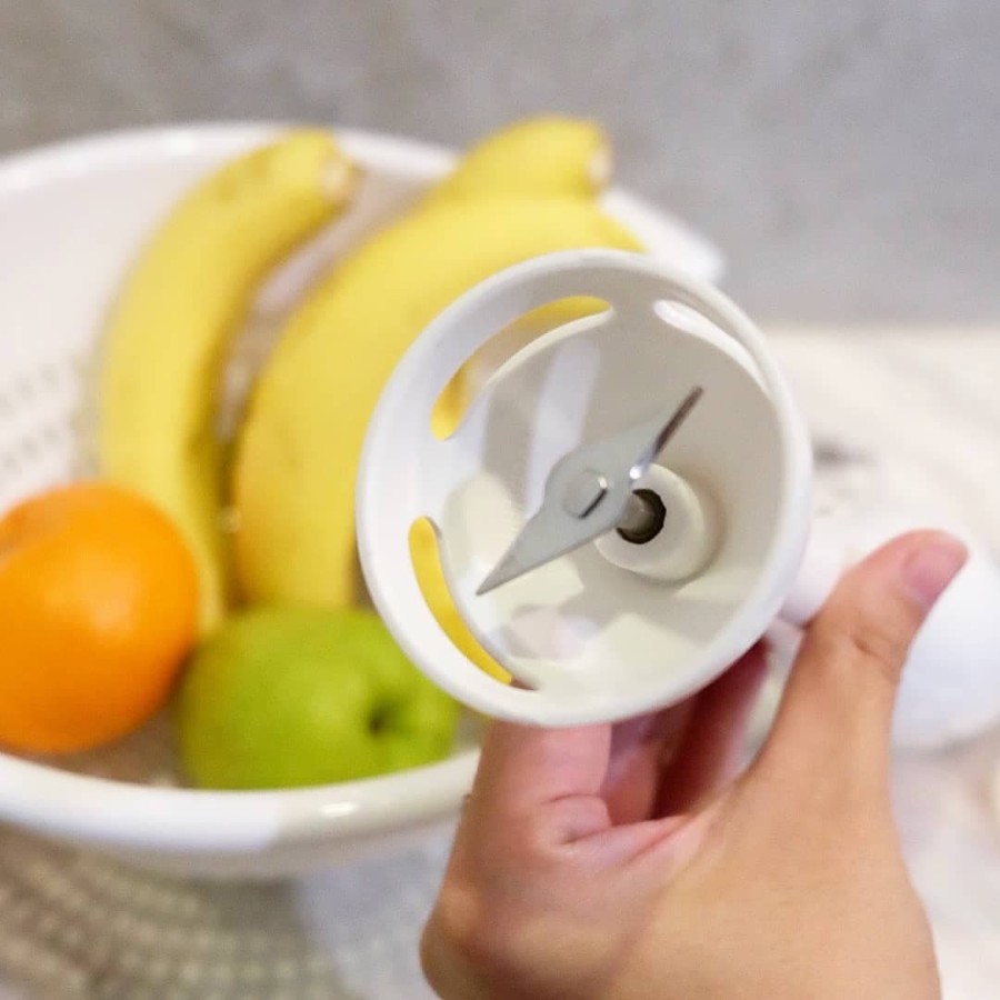 LITTLE GIANT HAND BLENDER