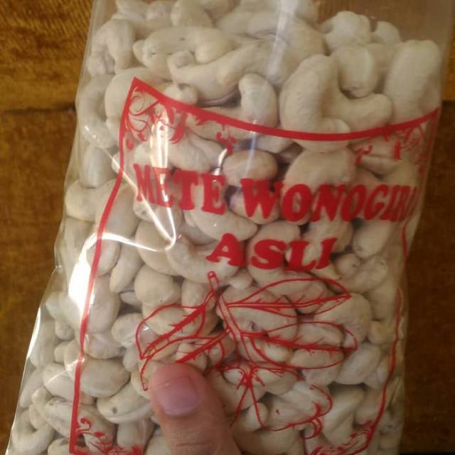 

PROMO 1kg kacang mete SUPER MENTAH asli Wonogiri produksi Adi Trisno mas Yon