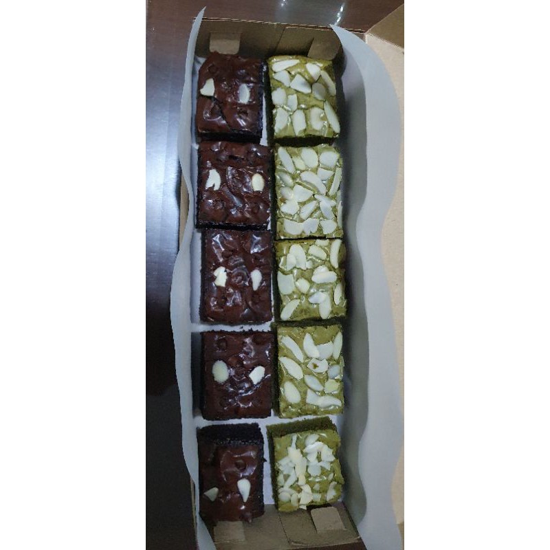 

Brownies Panggang mix Green Tea dan coklat