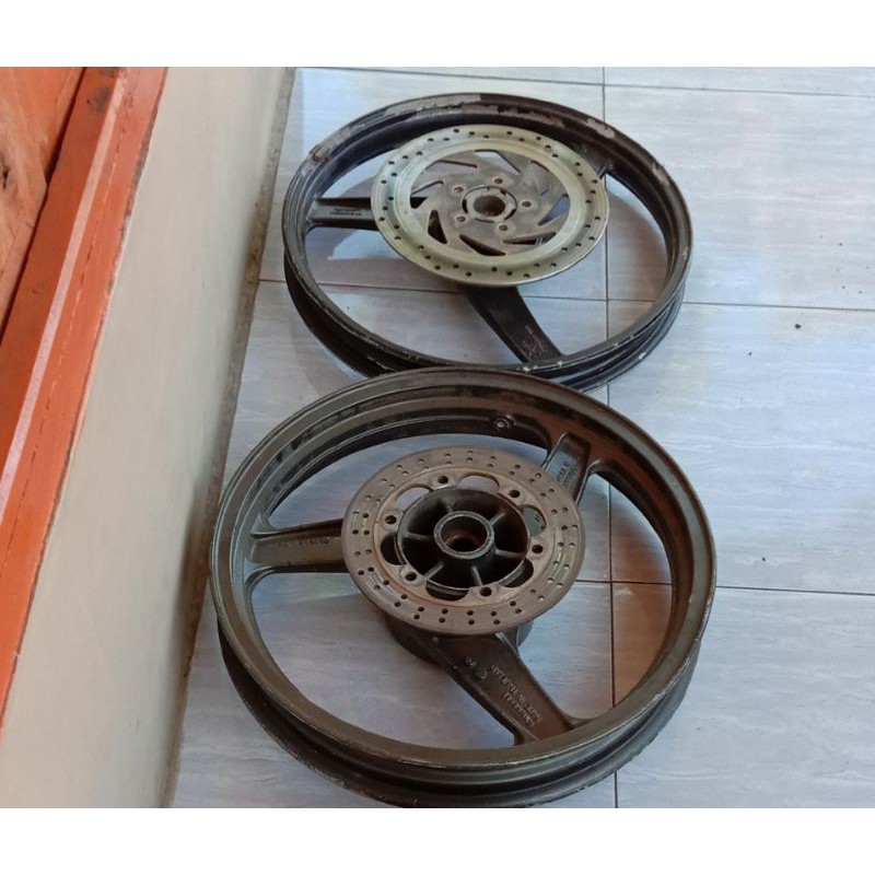 velg ninja r ring 17 depan/belakang